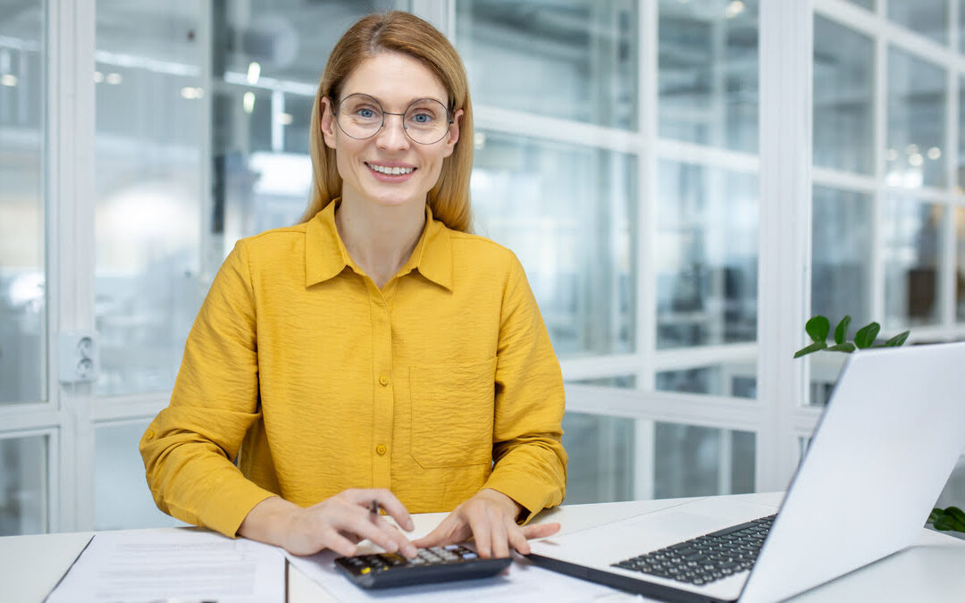 Własna księgowa czy zewnętrzne biuro rachunkowe?